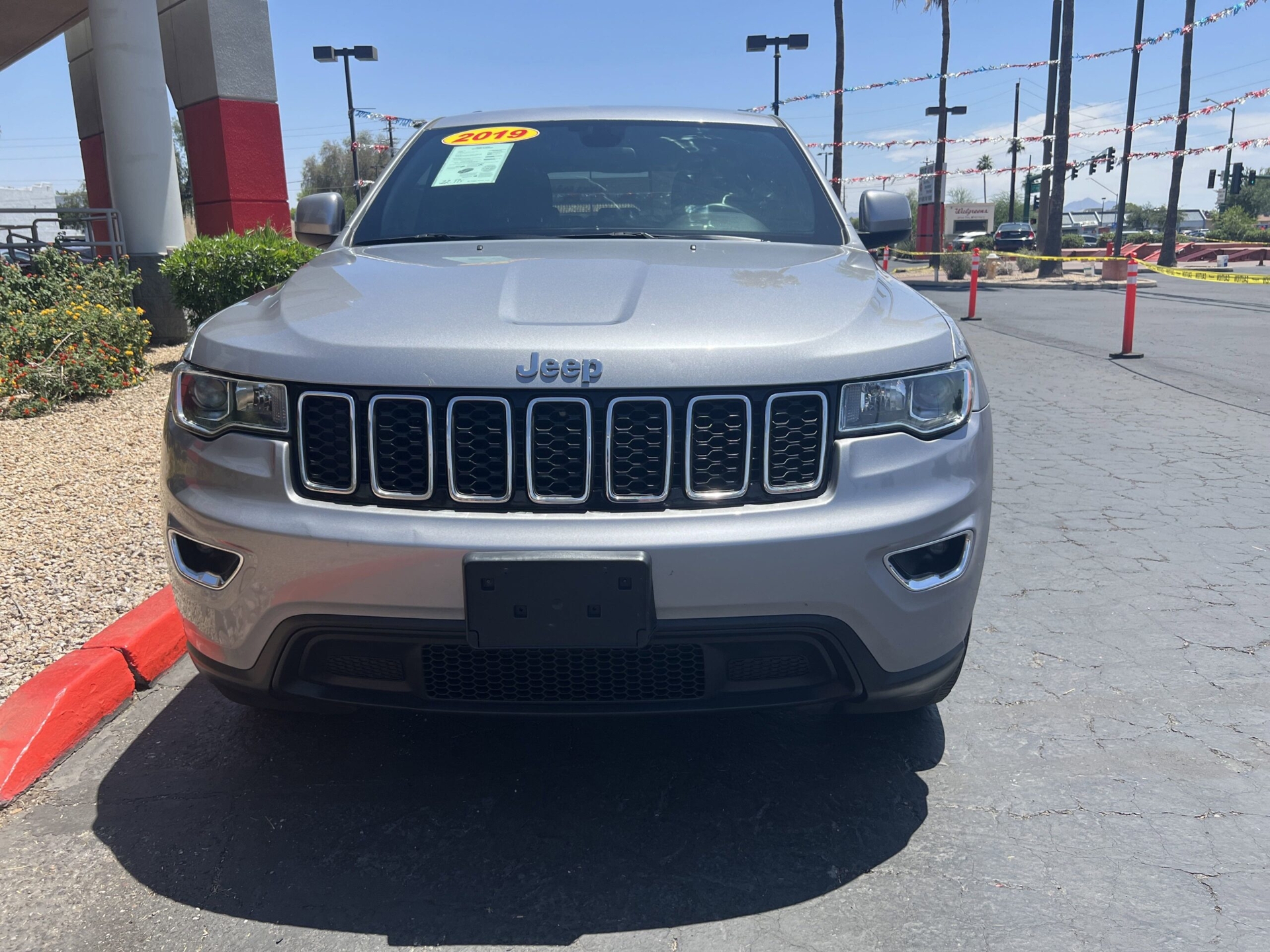 Image of 2019 Jeep Grand Cherokee Laredo
