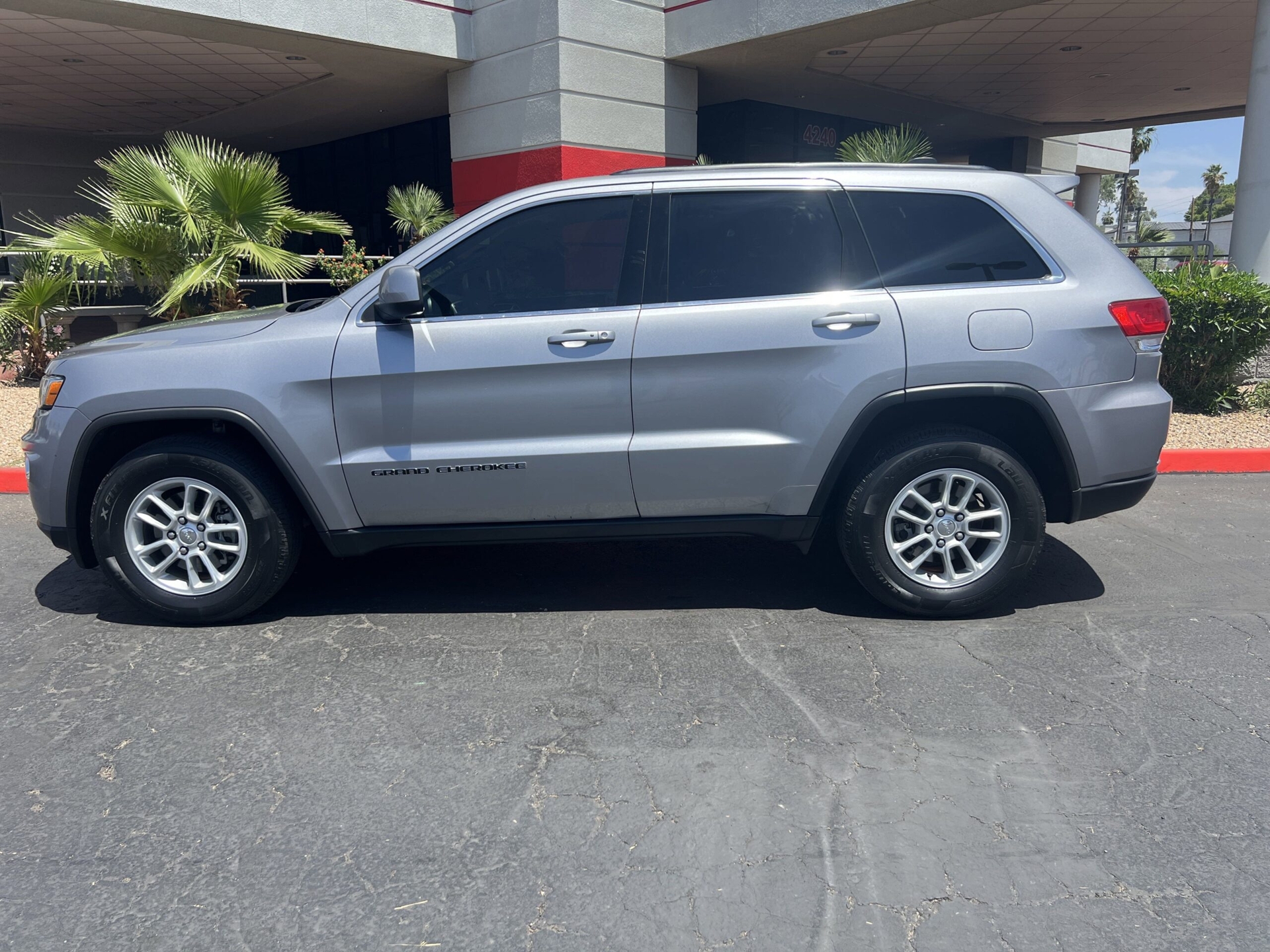 Image of 2019 Jeep Grand Cherokee Laredo