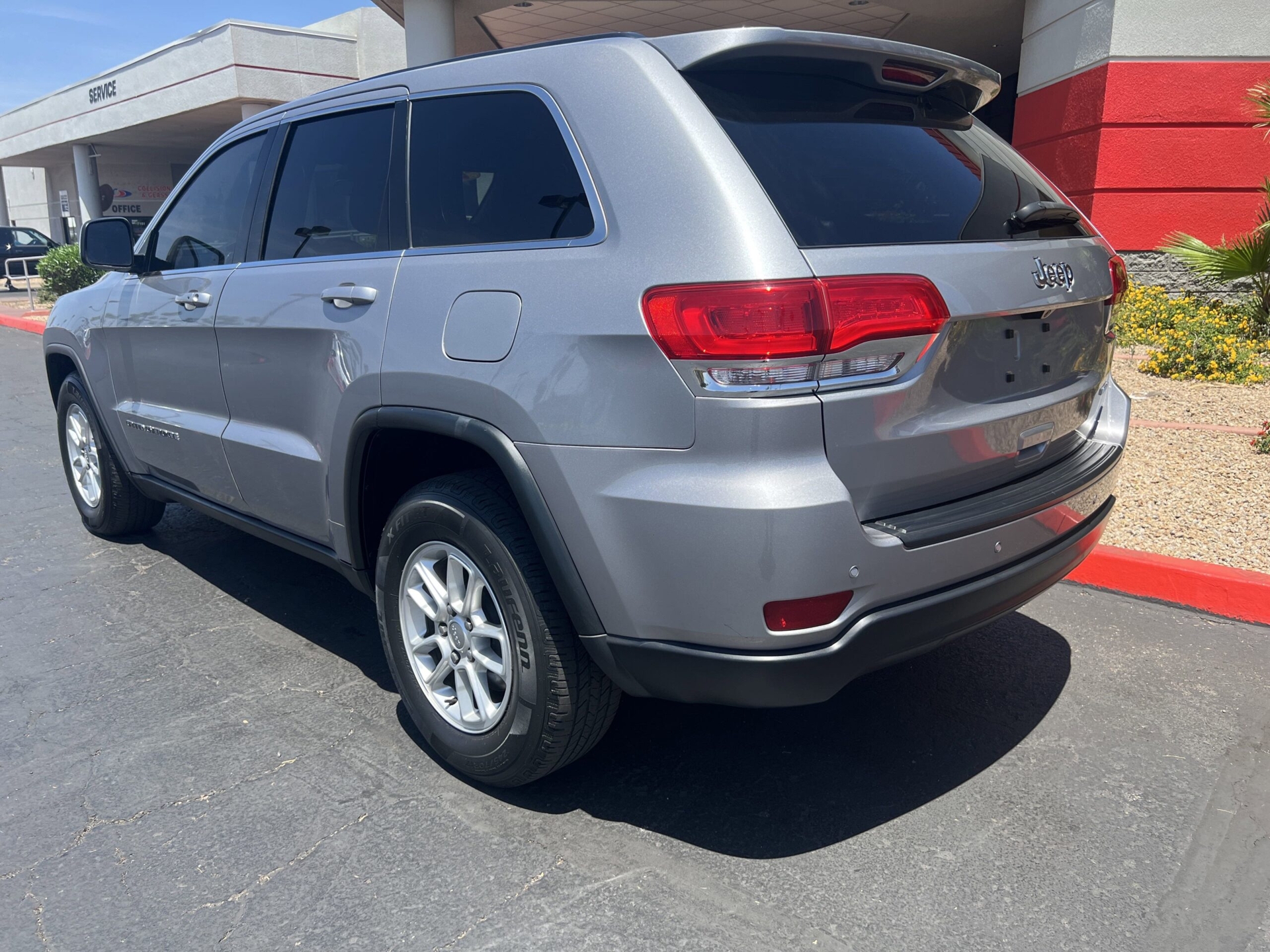 Image of 2019 Jeep Grand Cherokee Laredo