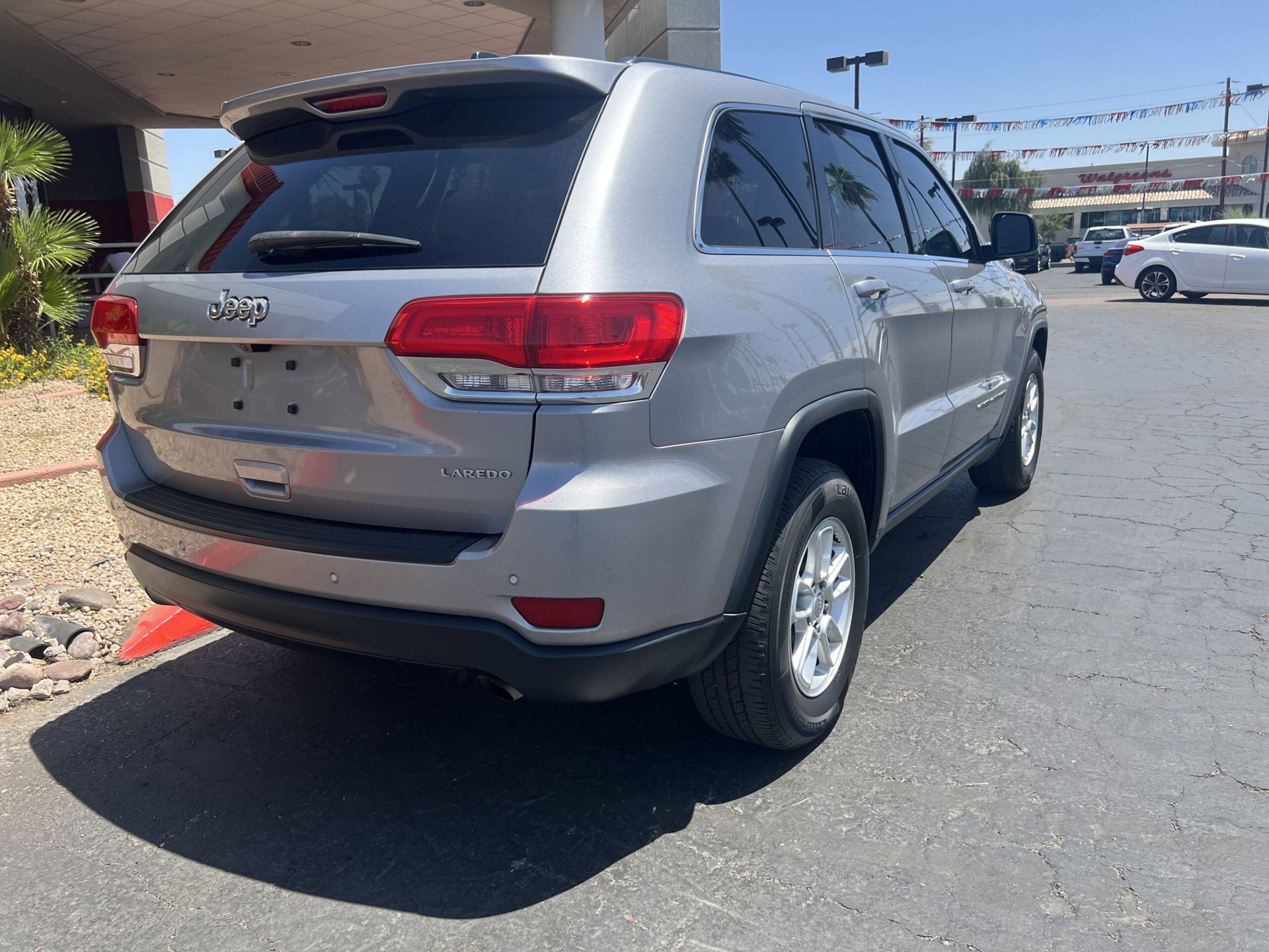 Image of 2019 Jeep Grand Cherokee Laredo