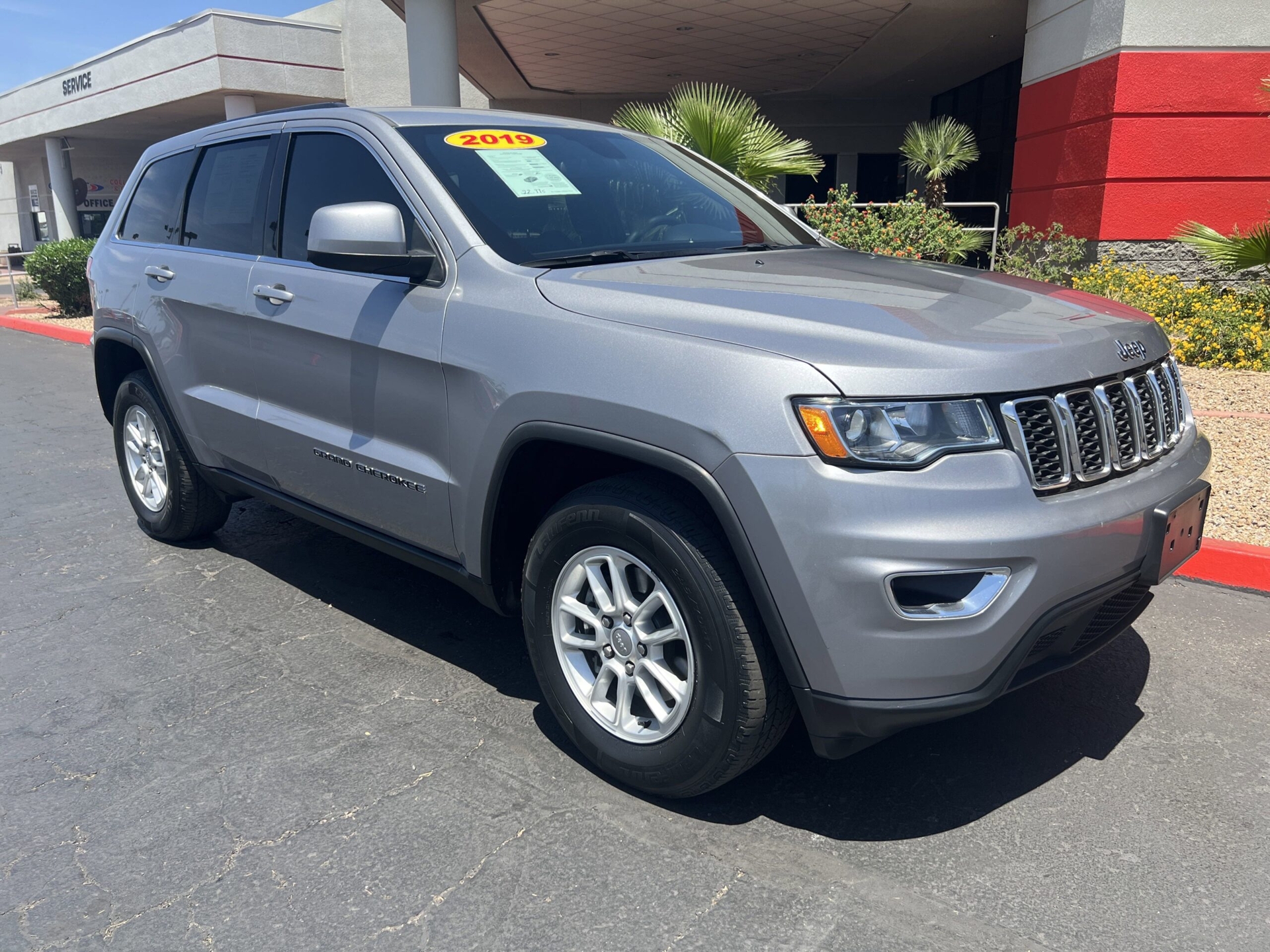 Image of 2019 Jeep Grand Cherokee Laredo
