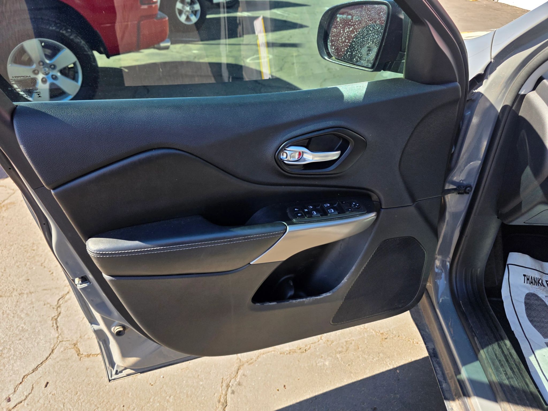 2021 Jeep Cherokee Latitude Plus - Photo 12