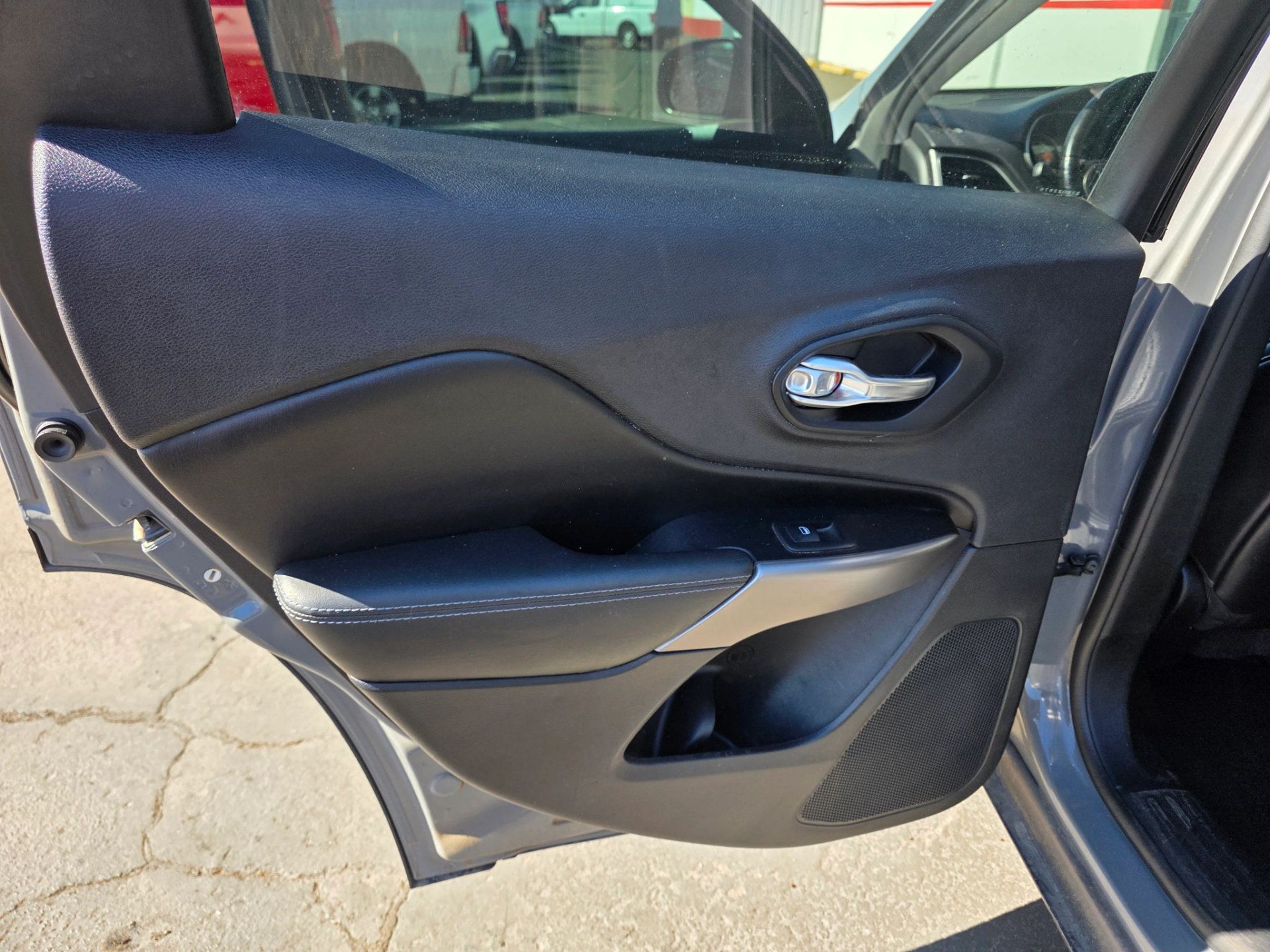 2021 Jeep Cherokee Latitude Plus - Photo 14