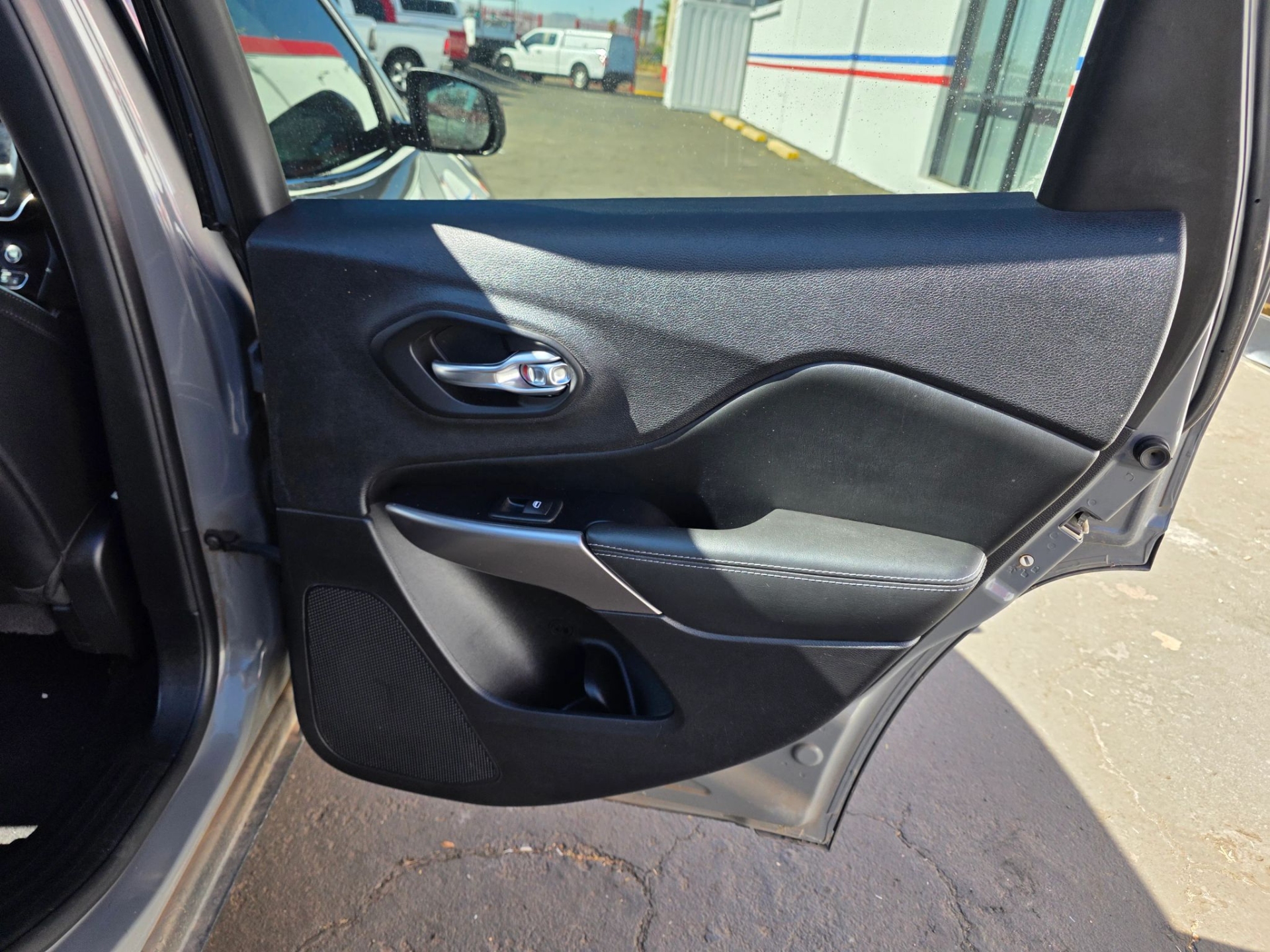 2021 Jeep Cherokee Latitude Plus - Photo 17