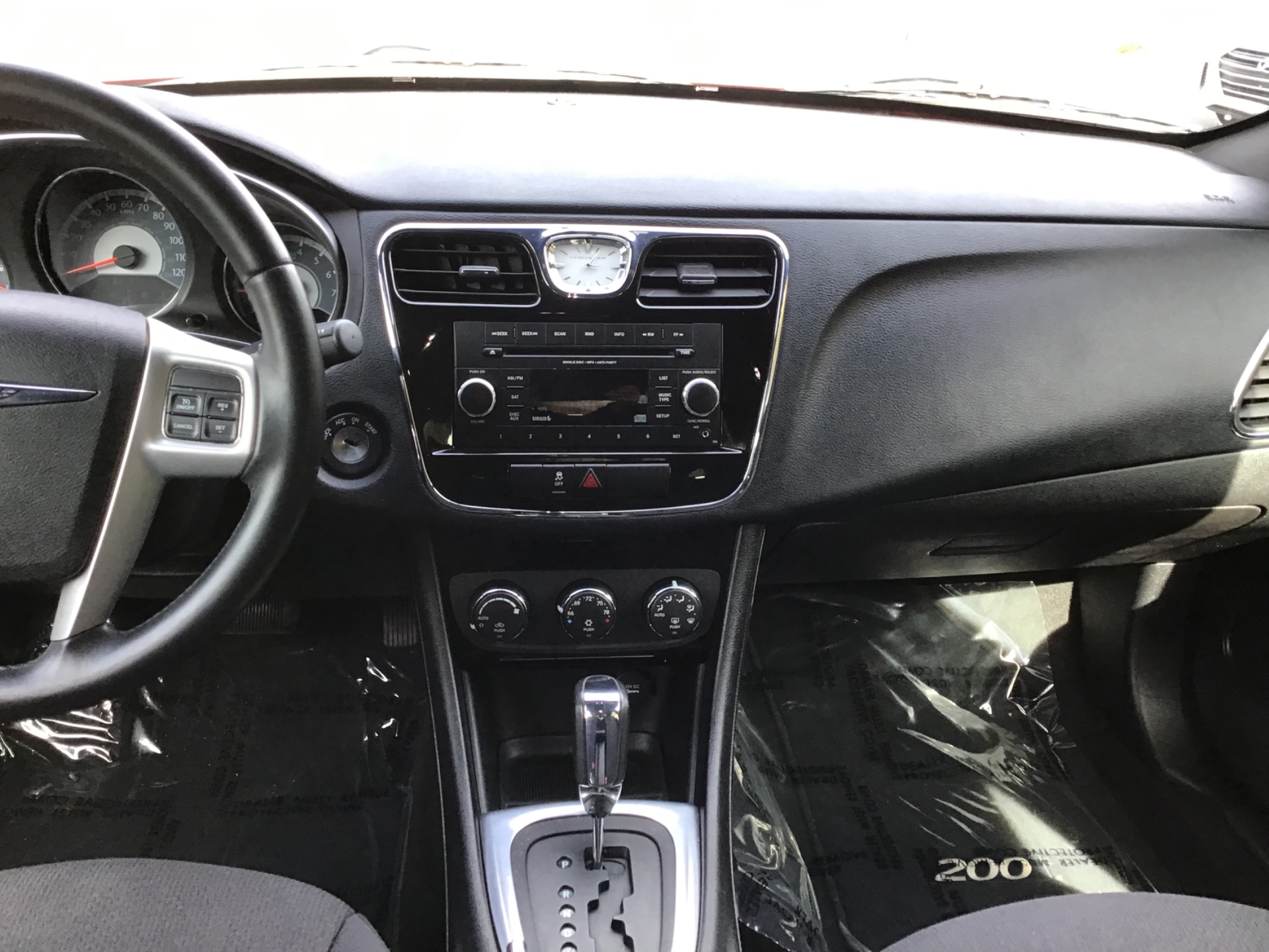 2013 Chrysler 200 Touring - Photo 14